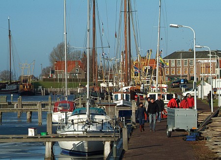 Foto van omgeving Makkum, gemeente Súdwest Fryslân, provincie Friesland (Fryslân) Foto van omgeving Makkum, gemeente Súdwest Fryslân, provincie Friesland (Fryslân)