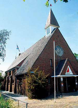 Foto van omgeving Idskenhuizen, gemeente Skarsterlân, provincie Friesland (Fryslân) Foto van omgeving Idskenhuizen, gemeente Skarsterlân, provincie Friesland (Fryslân)